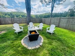 Lake Guntersville Cabin | Pet Friendly & Fenced Yard | Fire Pit | Near Boat Ramp - The Lucky Lodge - Image 3