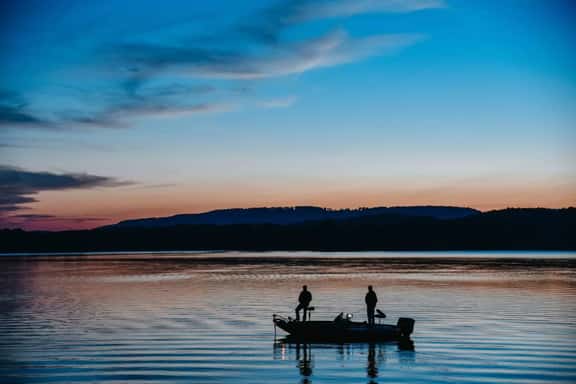 Lake Guntersville Cabin | Pet Friendly & Fenced Yard | Fire Pit | Near Boat Ramp - The Lucky Lodge - Image 1
