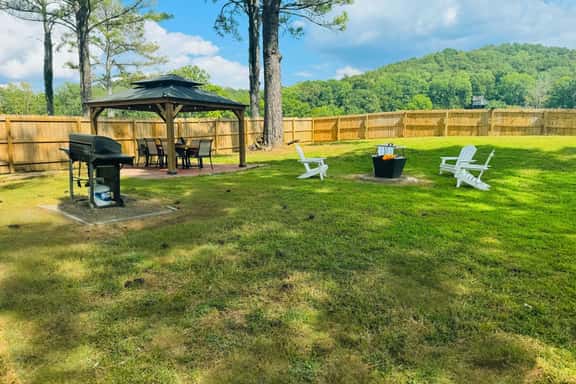 Lake Guntersville Cabin | Pet Friendly & Fenced Yard | Fire Pit | Near Boat Ramp - The Coco Chateau - Image 1