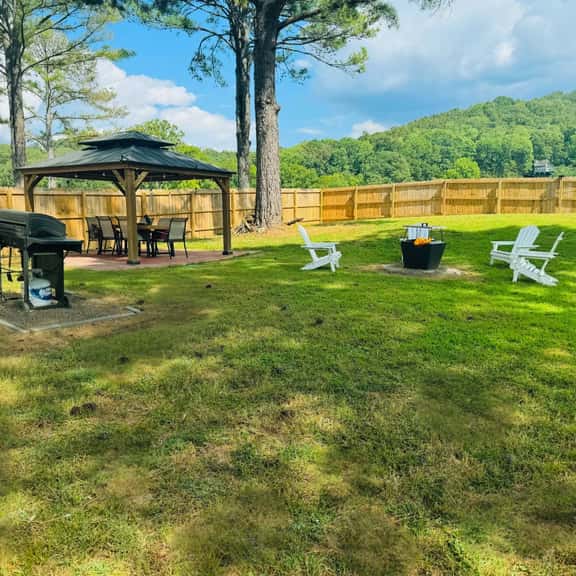 Lake Guntersville Cabin | Pet Friendly & Fenced Yard | Fire Pit | Near Boat Ramp - The Coco Chateau - Image 1