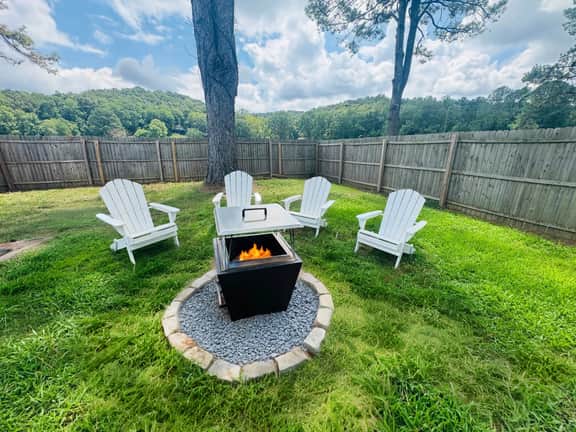 Lake Guntersville Cabin | Pet Friendly & Fenced Yard | Fire Pit | Near Boat Ramp - The Lucky Lodge - Image 3