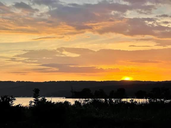 Lake Guntersville Cabin | Pet Friendly & Fenced Yard | Fire Pit | Near Boat Ramp - The Lucky Lodge - Image 2