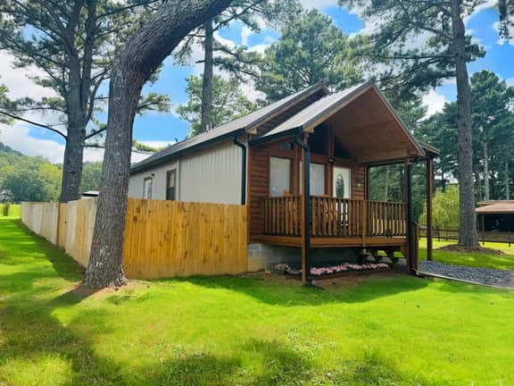 Lake Guntersville Cabin | Pet Friendly & Fenced Yard | Fire Pit | Near Boat Ramp - The Coco Chateau - Image 4
